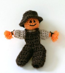 http://static.primecp.com/master_images/AllFreeCrochet/scarecrow-finger-puppet.jpg