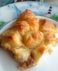 Ham and Cheese Biscuit Pull-Apart Casserole