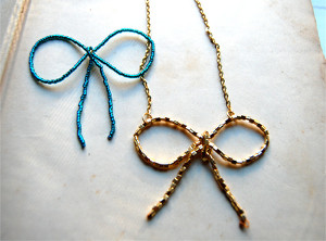 Shimmering Bow Necklace