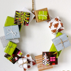 Homemade Christmas Gift Box Wreath