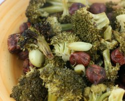 Broccoli with Toasted Garlic and Hazelnuts