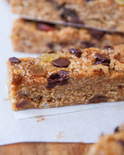 Peanut Butter Chocolate Chip Granola Bars