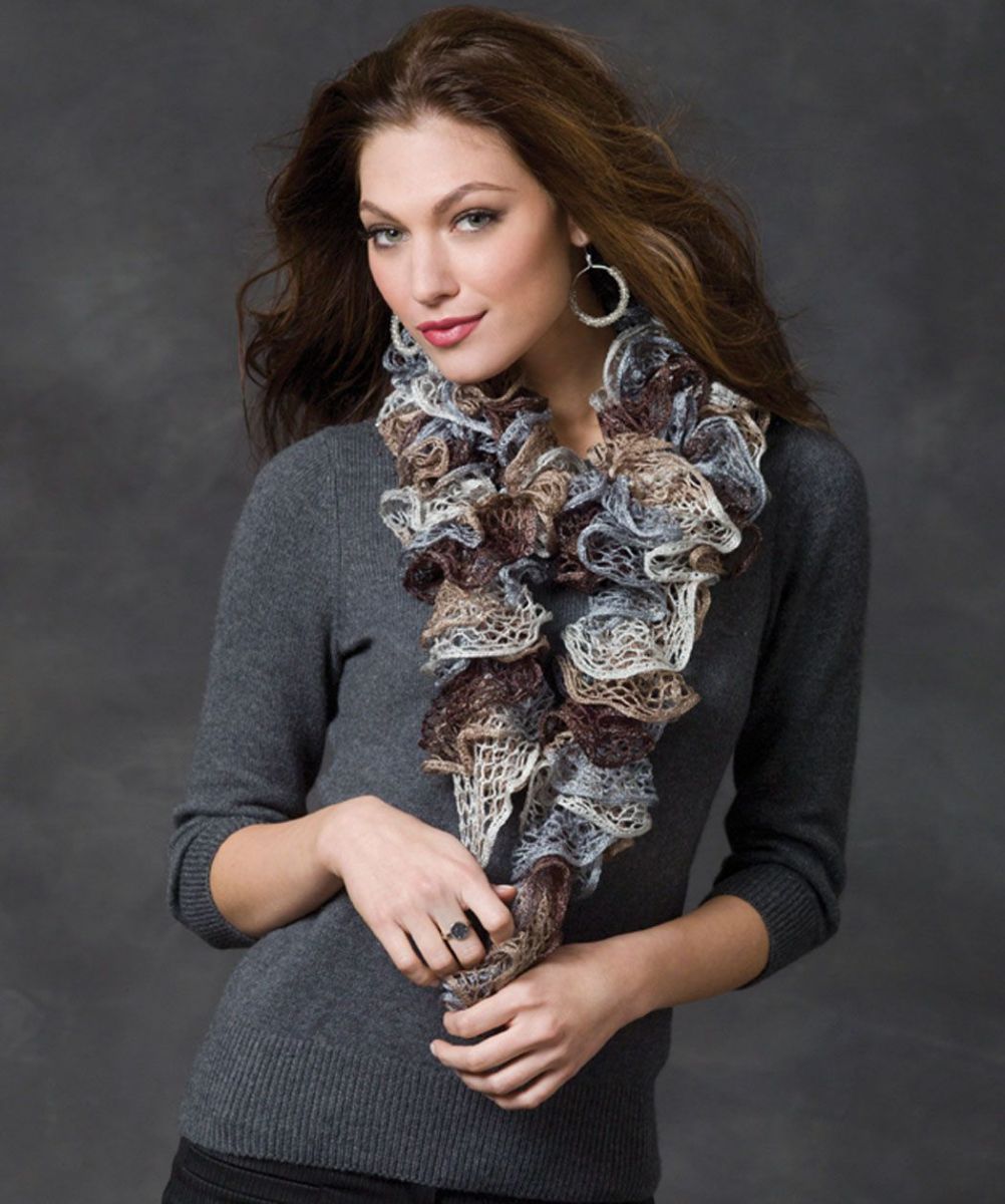 Frilly Sashay Crochet Scarf | AllFreeChristmasCrafts.com