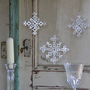 "11 DIY Christmas Decorations and Gift Ideas" free eBook  FaveCrafts.com