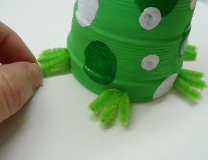 Foam Cup Froggy | AllFreeKidsCrafts.com